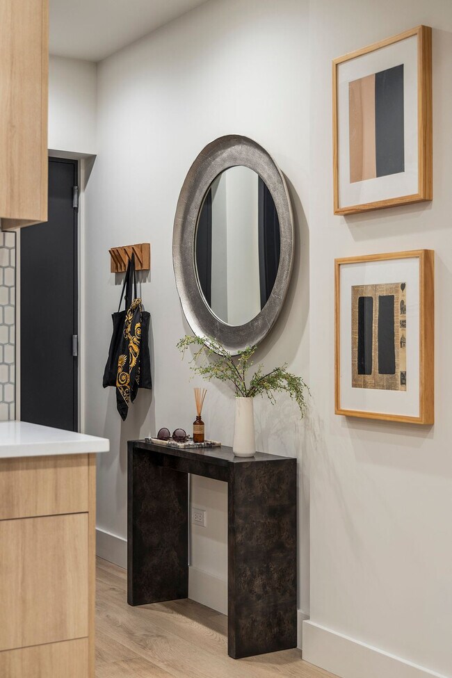 Building Photo - 1160 5th Ave