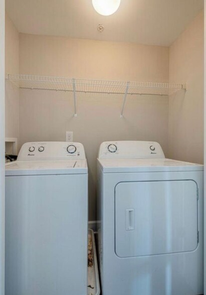 Building Photo - 8205 Lenox Creekside Dr