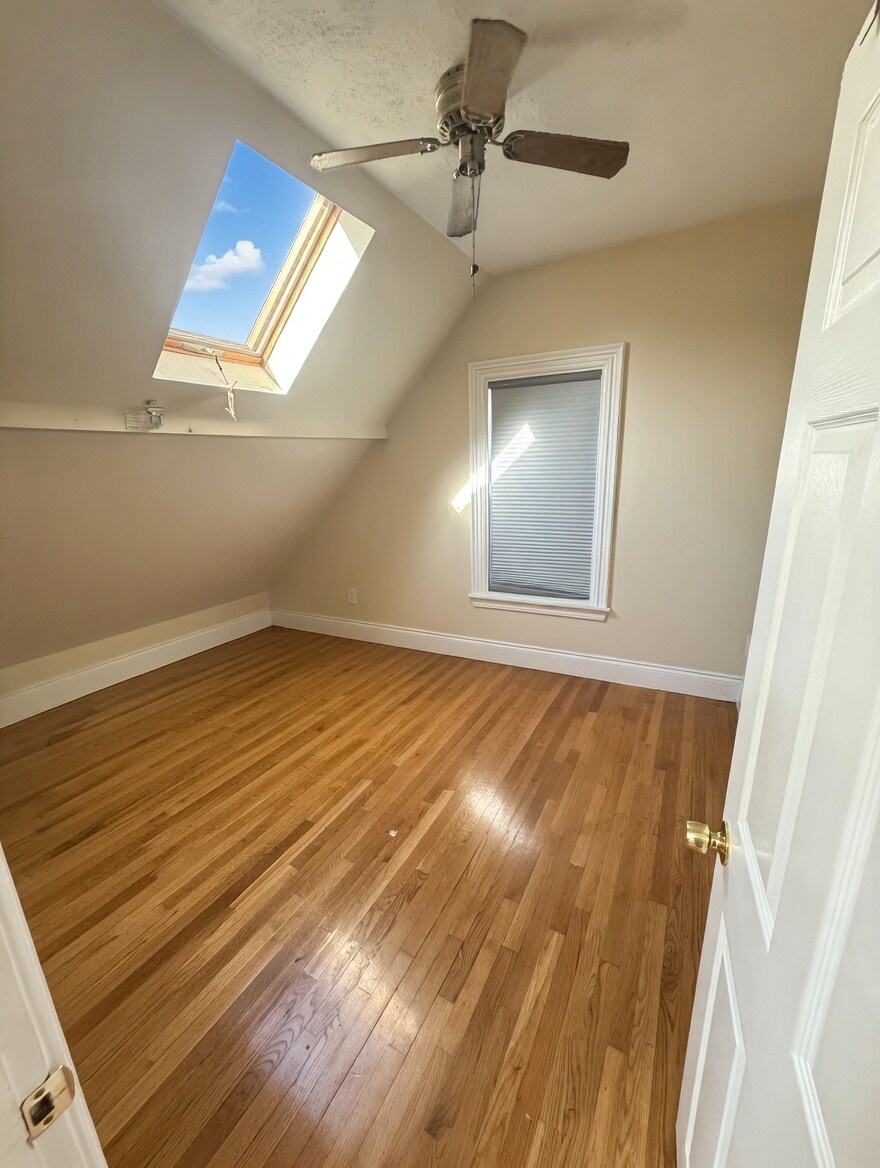 Bedroom 3 (Upstairs) - 36 Pratt St