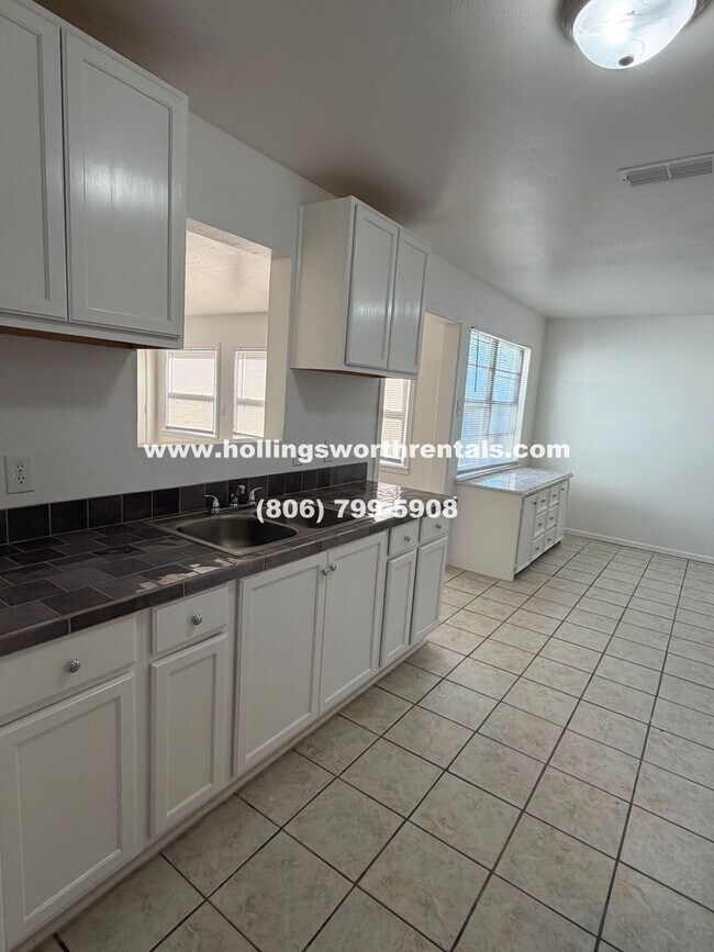 Building Photo - Spacious 3 Bedroom, 2 Bath, 2 Car Garage with bonus room