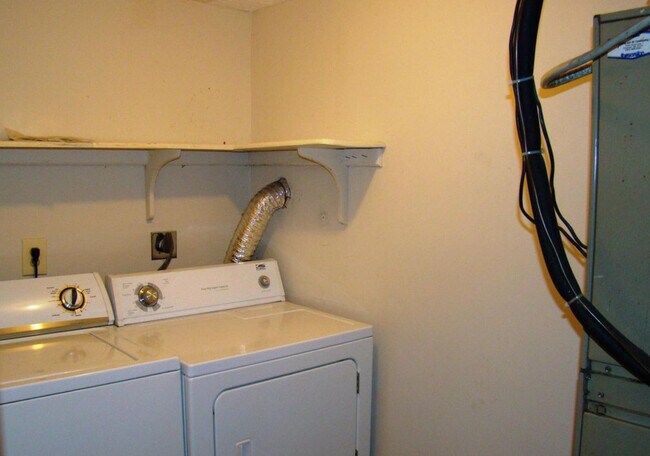 Building Photo - 6141 Sea Lion Pl