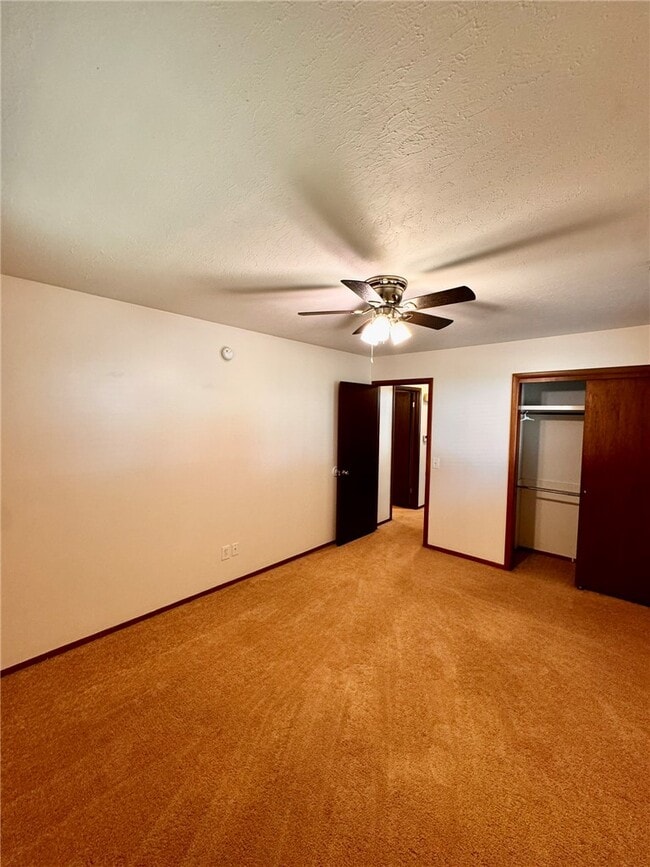 Building Photo - 9108 Bluff Dr