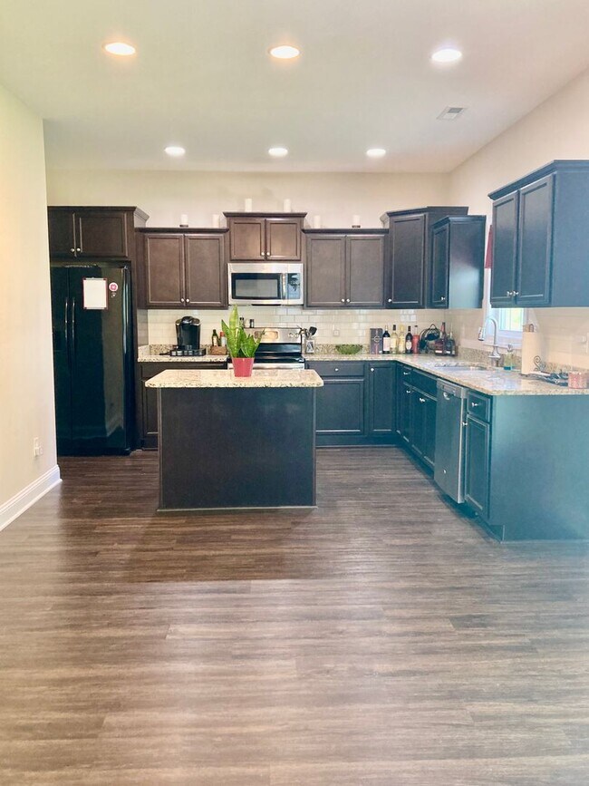 Building Photo - 4 Bedroom Sneads Ferry Home for Rent