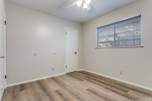 Building Photo - 2913 Eisenhauer Rd