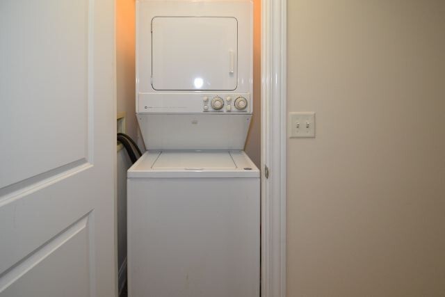 Building Photo - 747 W Addison St