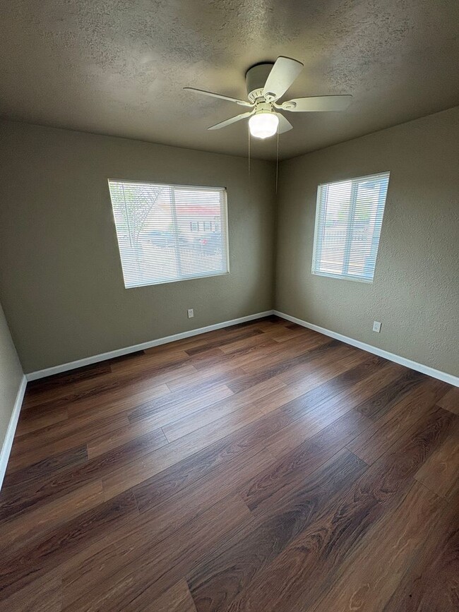 Building Photo - 4130