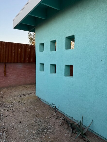 Building Photo - 5564 E Camden St