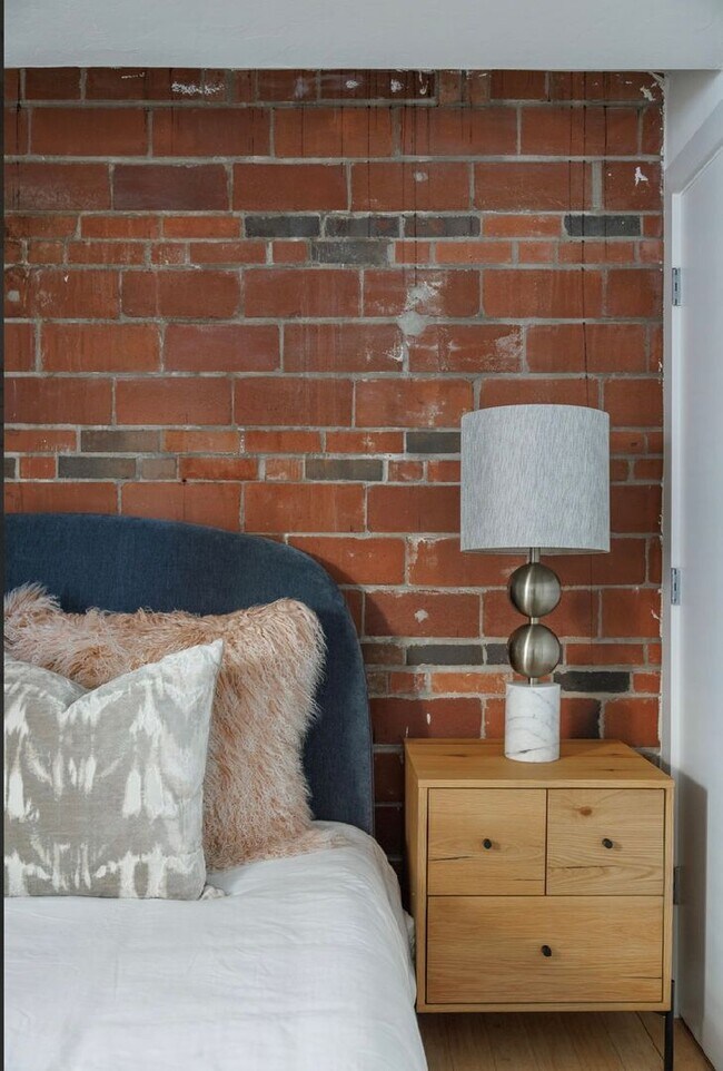 Building Photo - One bedroom loft in Midtown OKC!