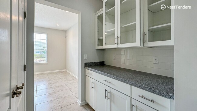 Building Photo - Four Bedrooms in the Heart of Nassau County!