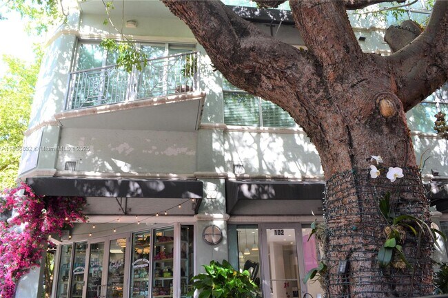 Building Photo - 2630 SW 28th St