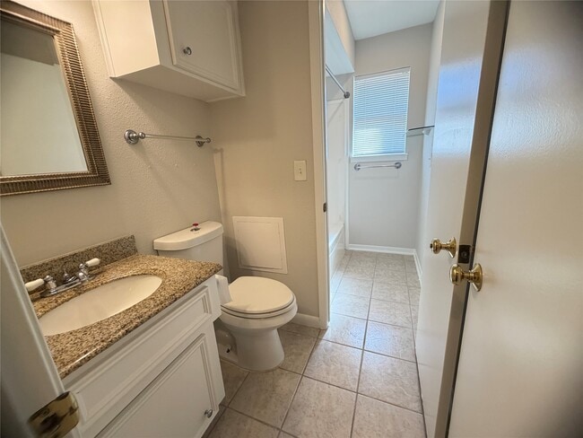 Building Photo - 2758 Foliage Green Dr