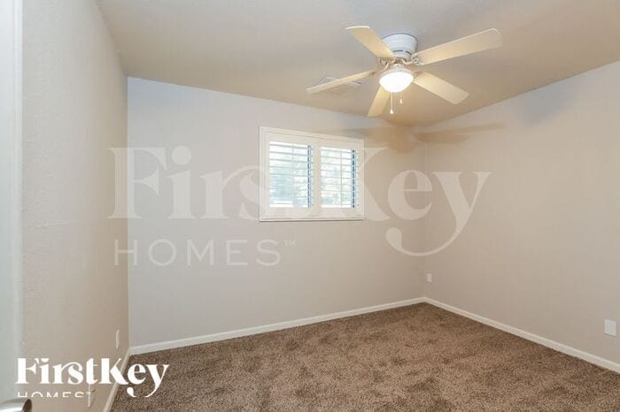 Building Photo - 5106 S Fairfield Dr