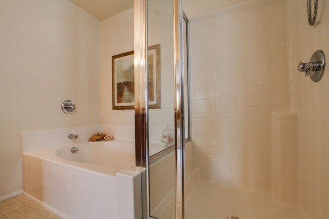 Building Photo - 10918 SW Adele Dr