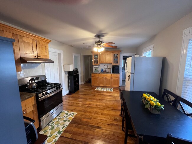 Building Photo - 30 Thorpe St