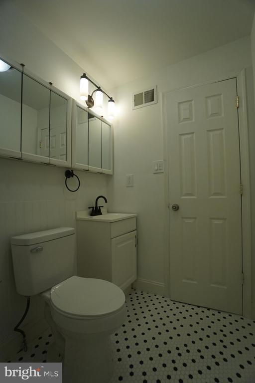 Building Photo - 539 Turner St
