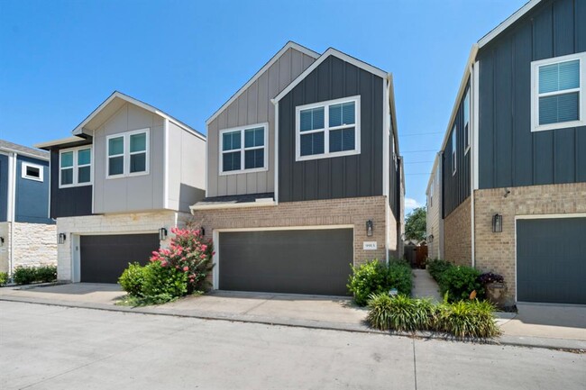 Building Photo - 9913 Brickhouse Dr
