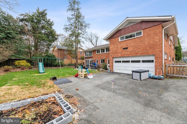 Building Photo - 6909 Andover Dr