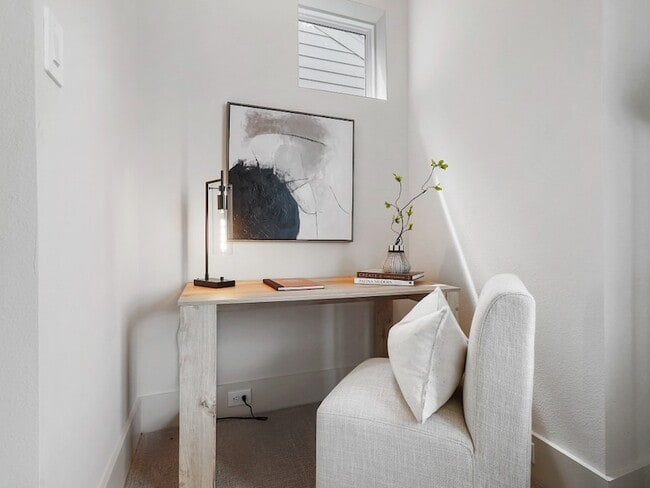 Building Photo - 859 Rachel St