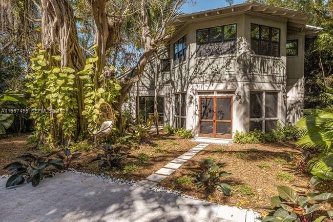 Building Photo - 2330 Overbrook St