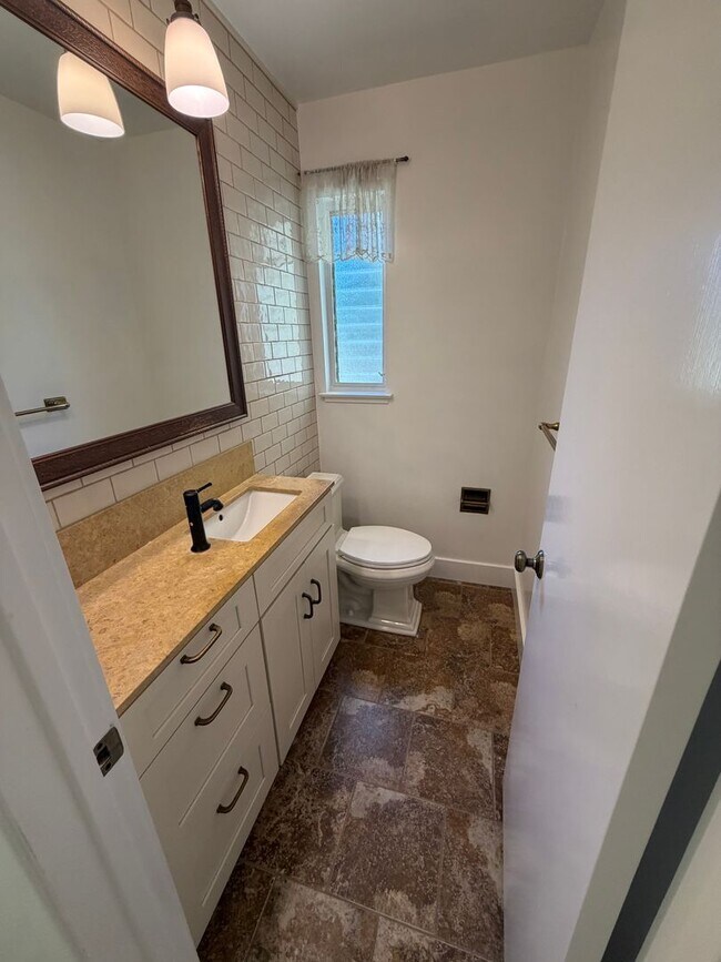 Building Photo - 3 Bedroom | 1.5 Bathroom | Single Family Home in Carmichael