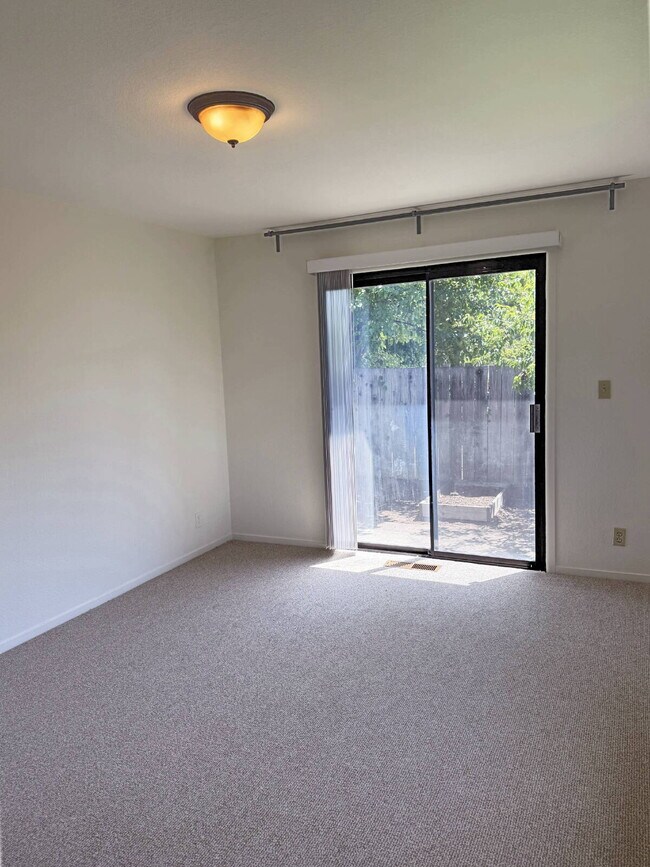 Building Photo - 2BD/2BA Single-Level Home Near Sonoma Plaza | Available Now.