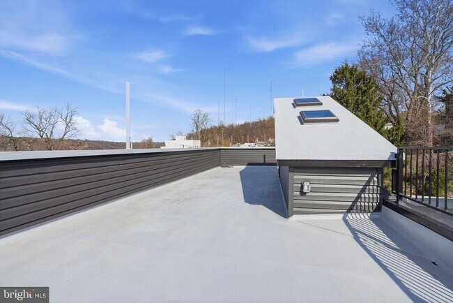 Building Photo - 222 Hermitage St