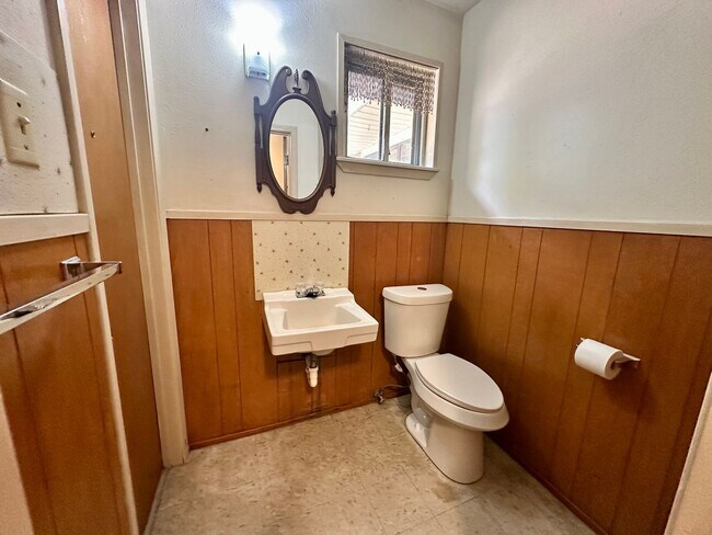 Building Photo - 5925 Caldwell Dr