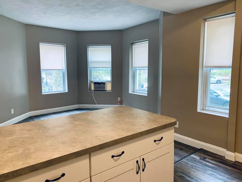 Building Photo - 1862 Beacon St