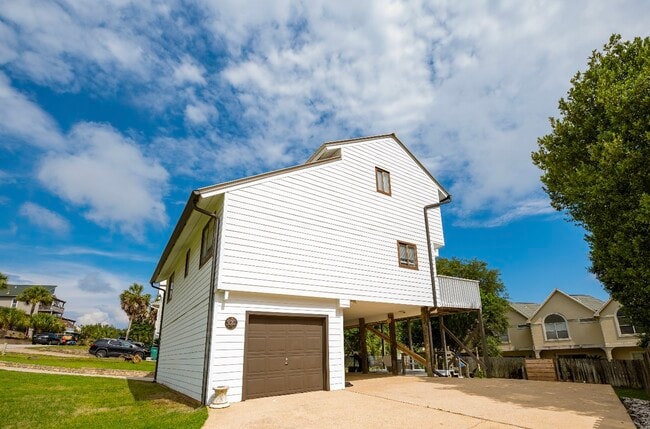 Building Photo - 322 Summit Dr