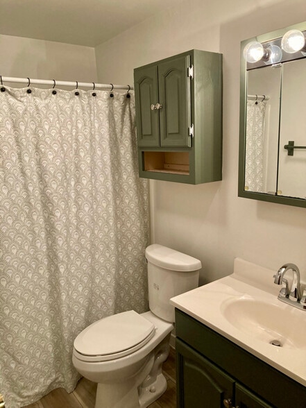 Building Photo - 301 E James St