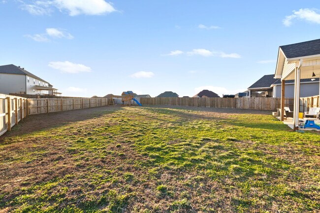 Building Photo - 331 Bluebriar Trace