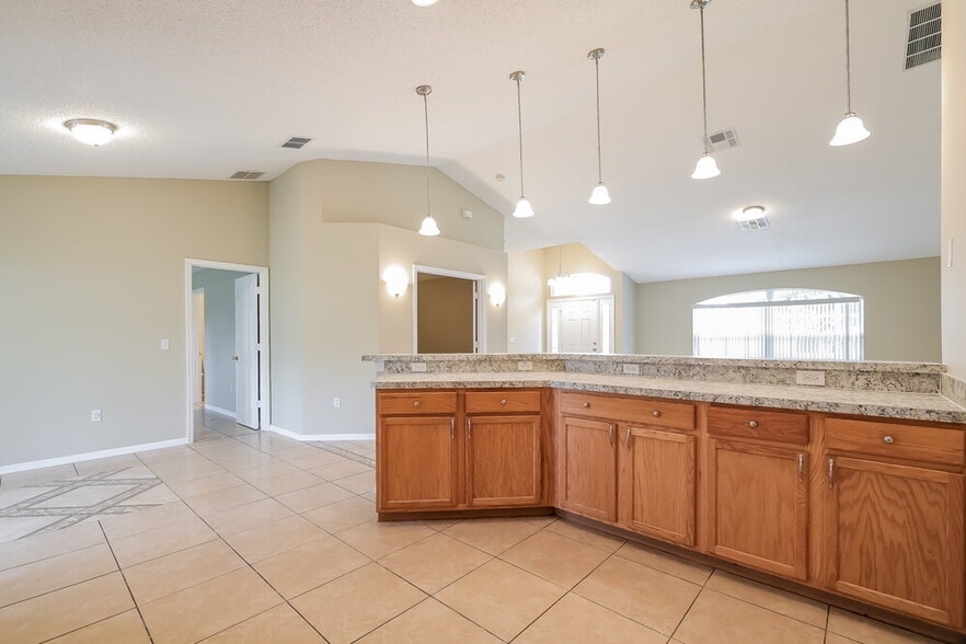 Building Photo - 1120 Roan Ct