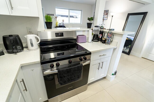 Building Photo - 2388 NE 173rd St