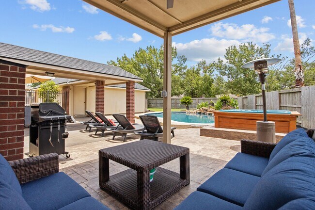 Building Photo - 20215 Water Dance Ct