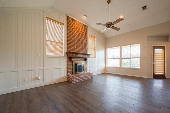Building Photo - 606 Misty Creek Dr