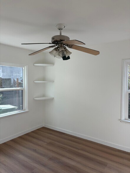 Building Photo - 2212 Fox Hills Dr