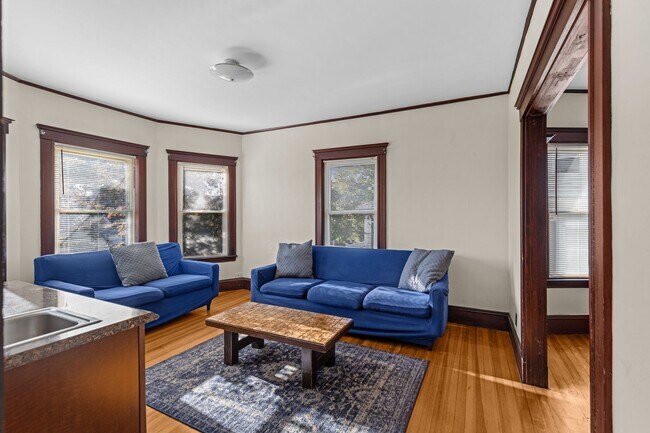 Building Photo - No Brokers Fee, In-Unit Washer and Dryer, Central Heat/AC, Eat-in Kitchen, Parking for Rent