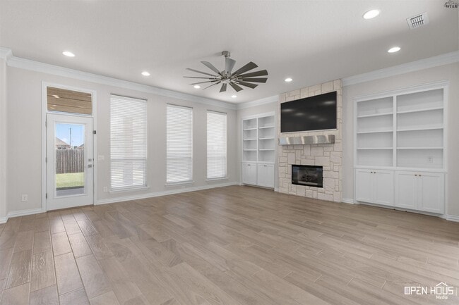 Building Photo - 5682 Blackstone Dr