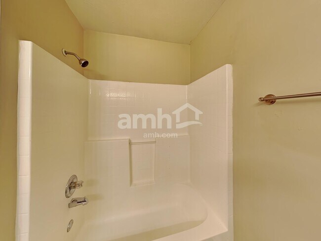 Building Photo - 634 Mable Dr