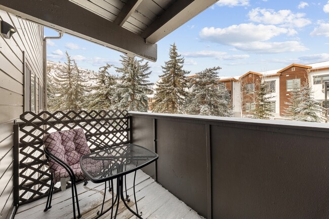 Building Photo - 1016 W Beaver Creek Blvd