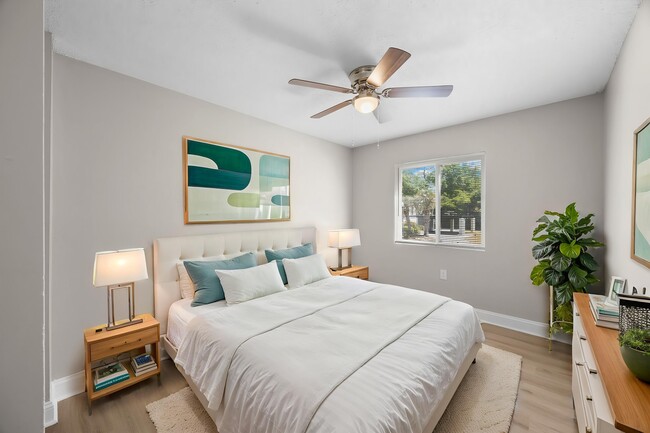 Building Photo - Pine Crest Apartments