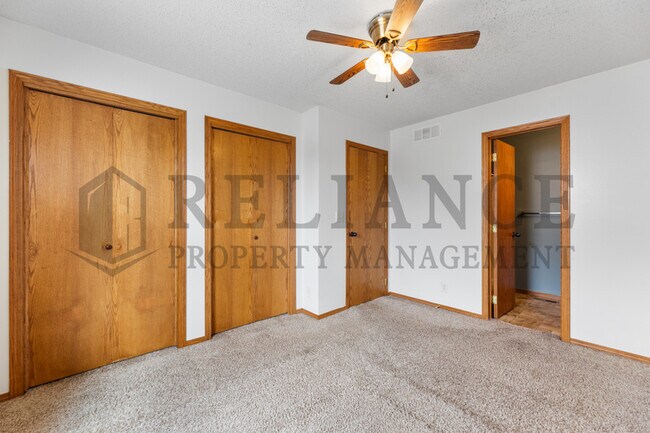 Building Photo - 621 S Longbranch Dr