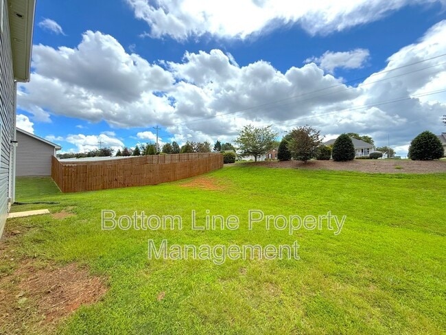 Building Photo - 445 Belcaro Dr
