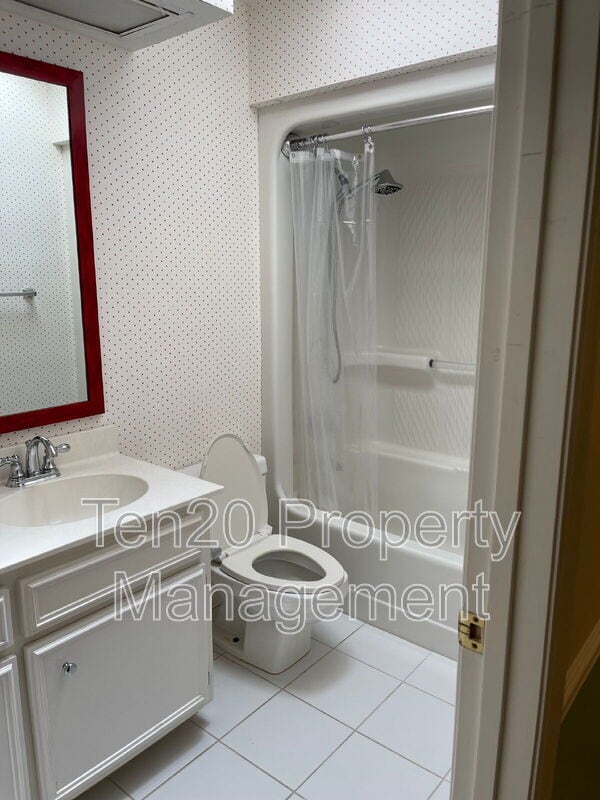 Building Photo - 1544 Glencoe Dr