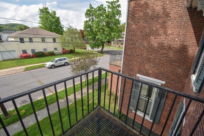 Building Photo - MT440