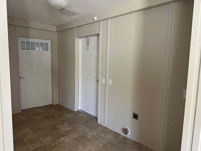 Building Photo - 1301 Avenue A