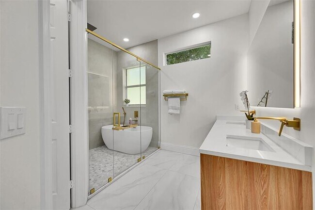 Building Photo - 11163 NW 69th Pl