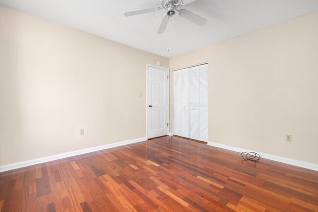 Building Photo - 517 Bramblewood Dr