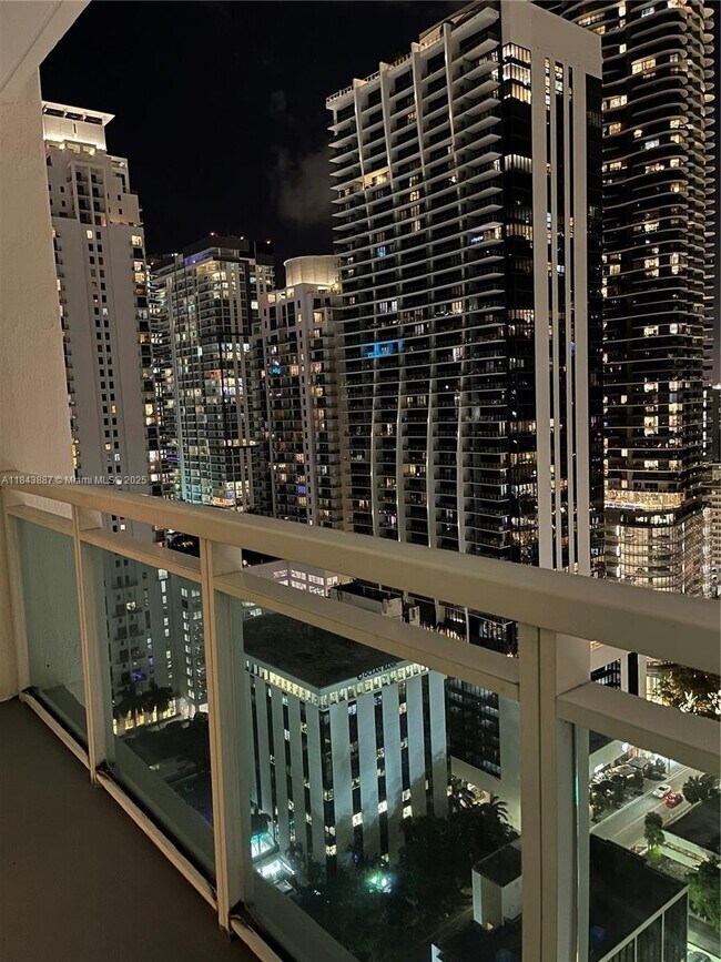Building Photo - 951 Brickell Ave