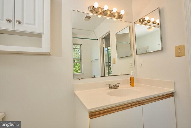 Building Photo - 46760 Hobblebush Terrace